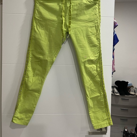 Italian pants in lime Green with ringtones in the side never used - Picture 2 of 5
